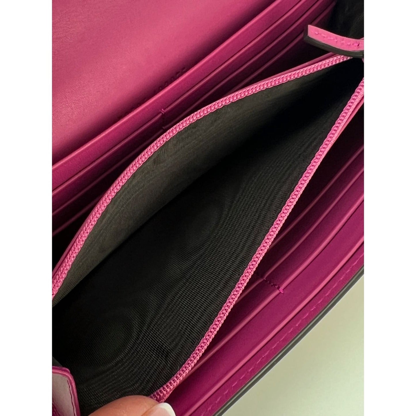 Gucci GG Supreme Continental Wallet on a Chain Red Pink Clutch