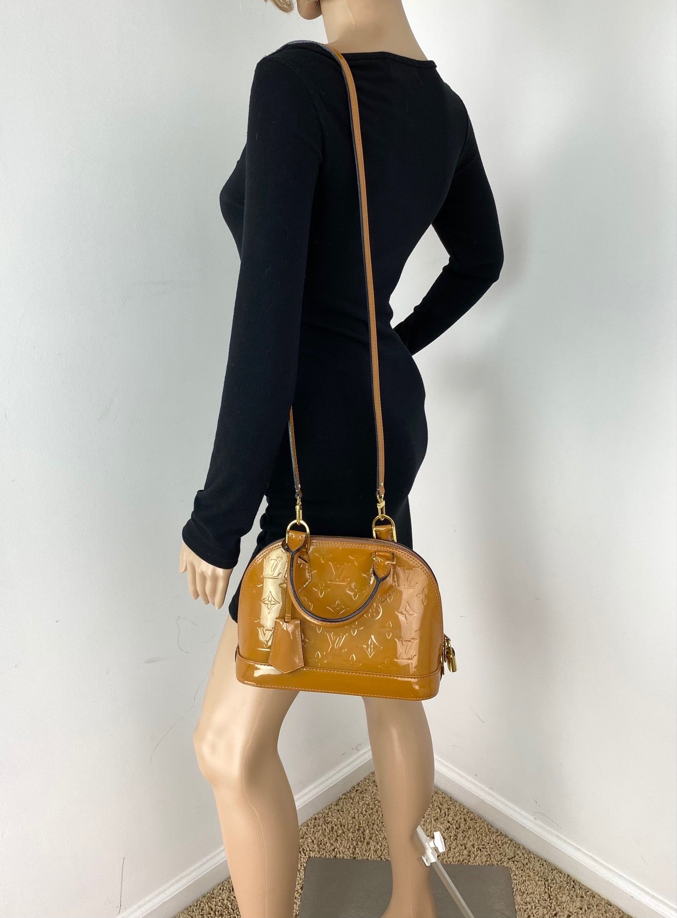 LOUIS VUITTON Vernis Alma BB Rose Velours M91585 Hand Shoulder Bag Pre owned